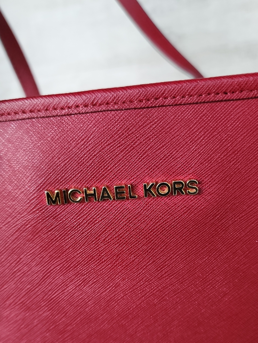 Michael Kors Jet Set Mulberry Red Saffiano Leather Tote with MK Charm - Picture 5 of 12